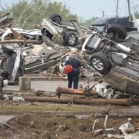 2013-05-21T014335Z_1601965474_TM4E95K1O5D01_RTRMADP_3_USA-MOOR-TORNADO-DAMAGE