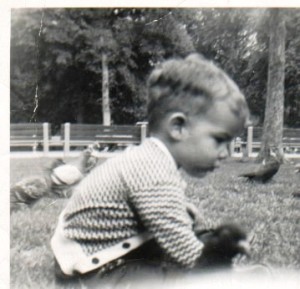 Tom talking to a pigeon in Carl Schurz